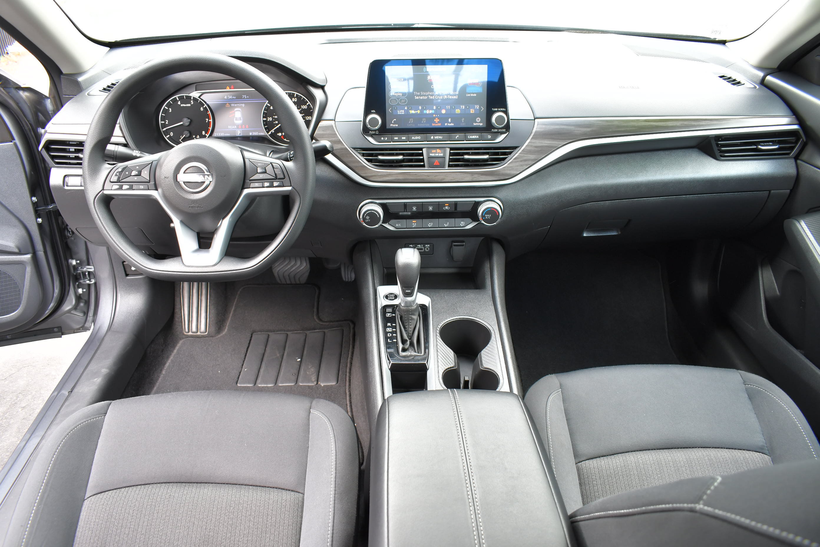 Used 2025 Nissan Altima 2.5 SV FWD image 14
