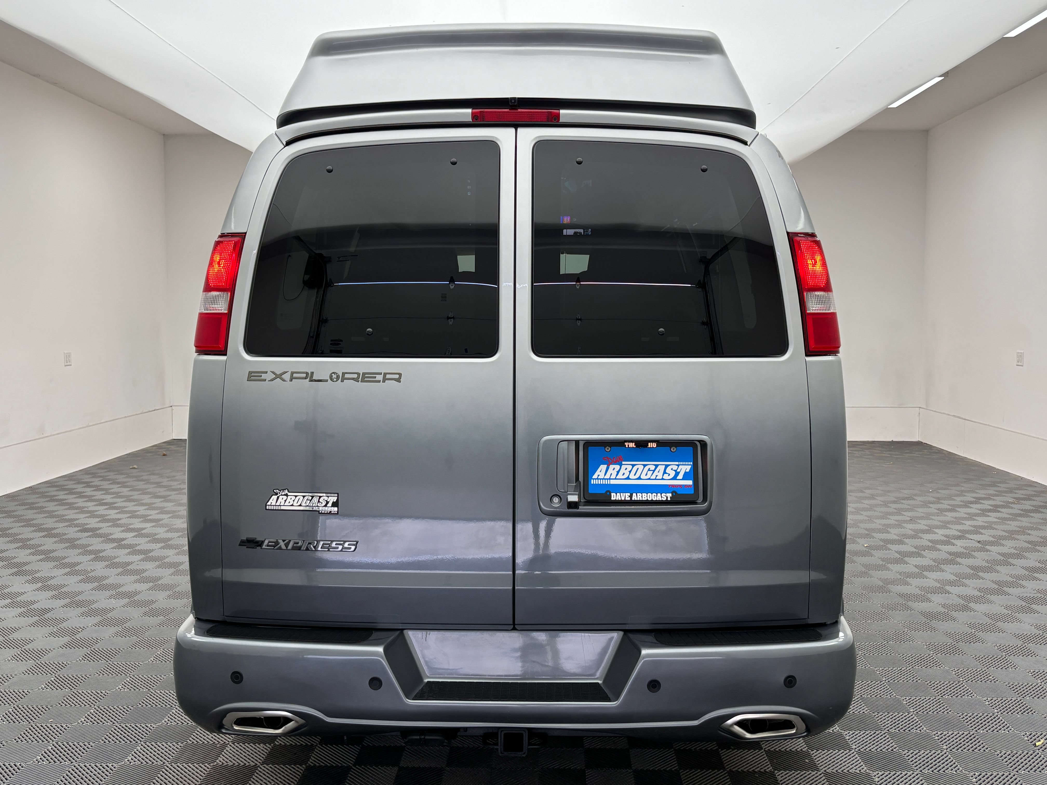 Used 2025 Chevrolet Express 2500 w/ Driver Convenience Package RWD image 9