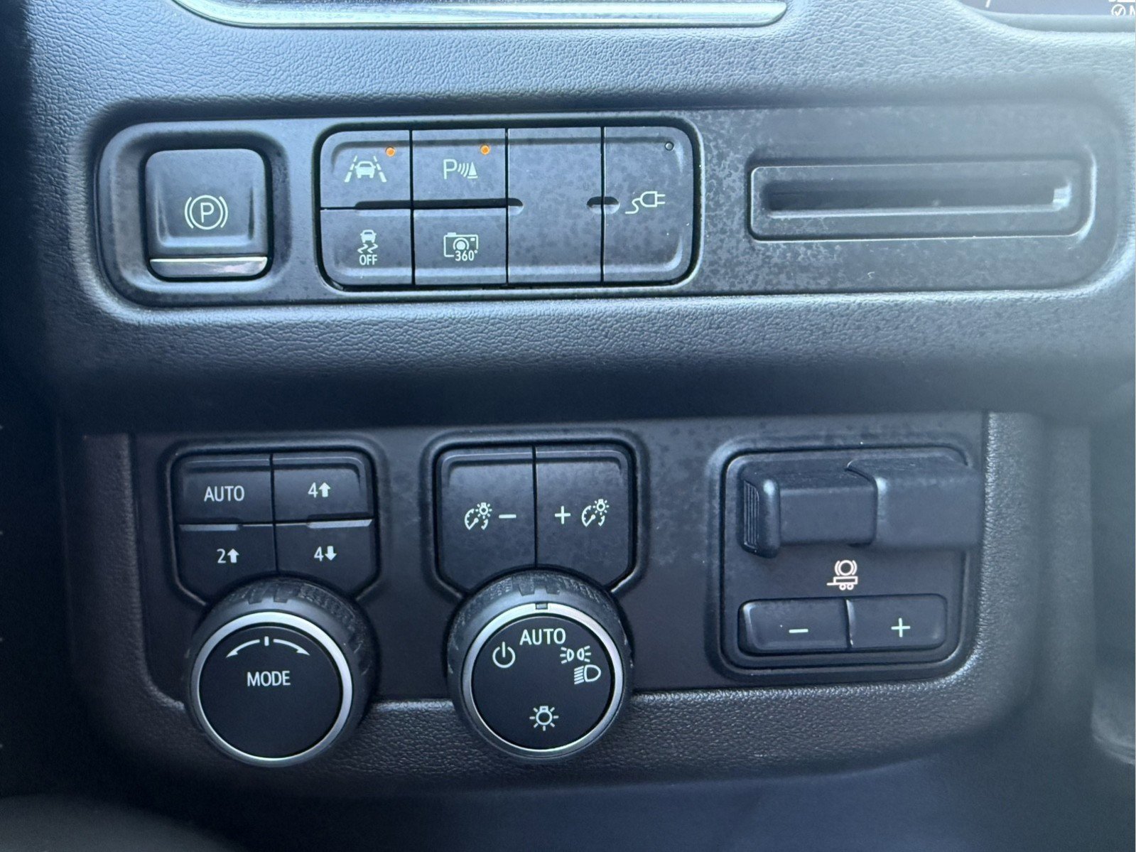 Used 2022 Chevrolet Tahoe RST w/ Luxury Package image 27