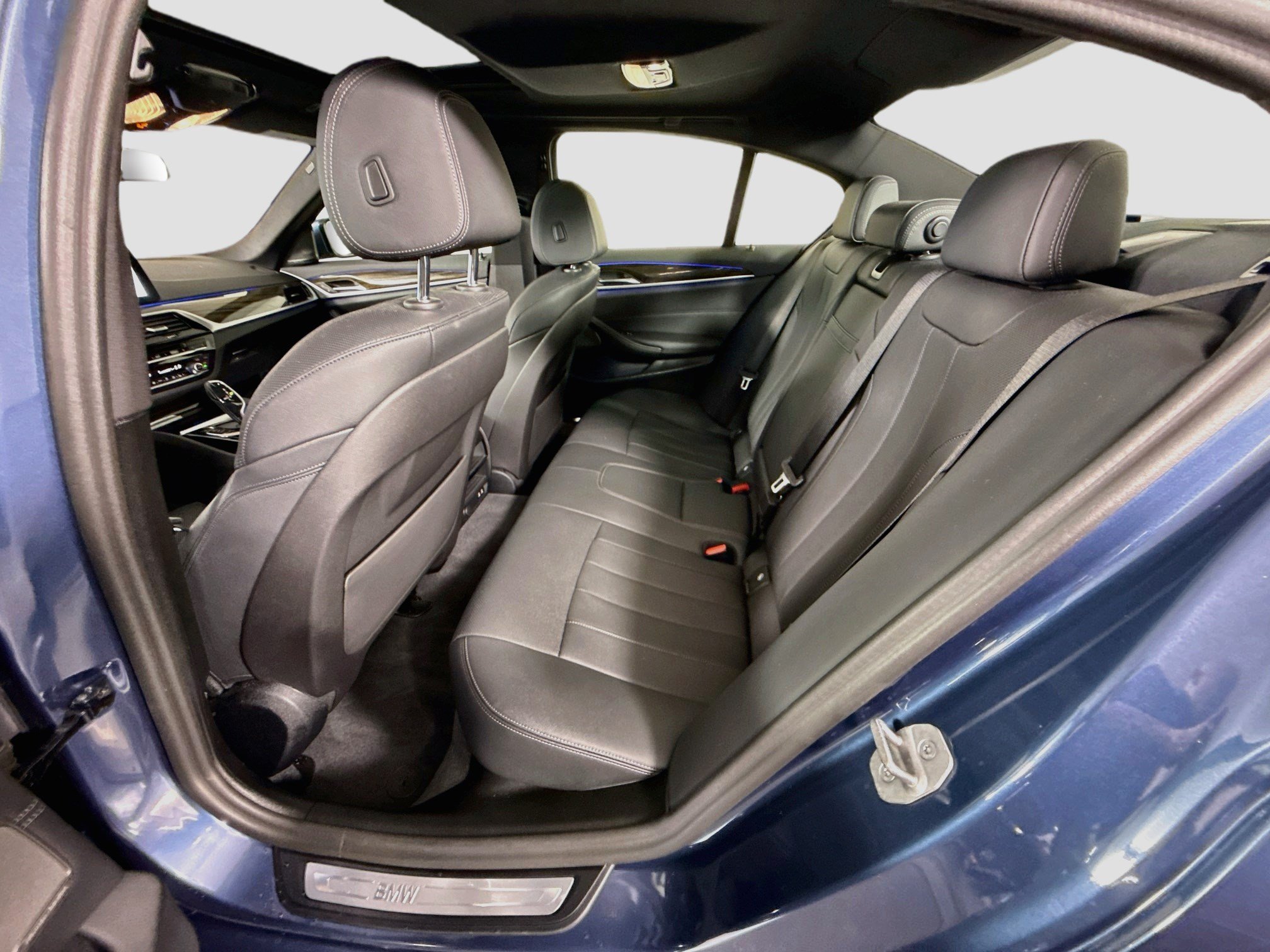 Used 2023 BMW 530i w/ Premium Package RWD image 25
