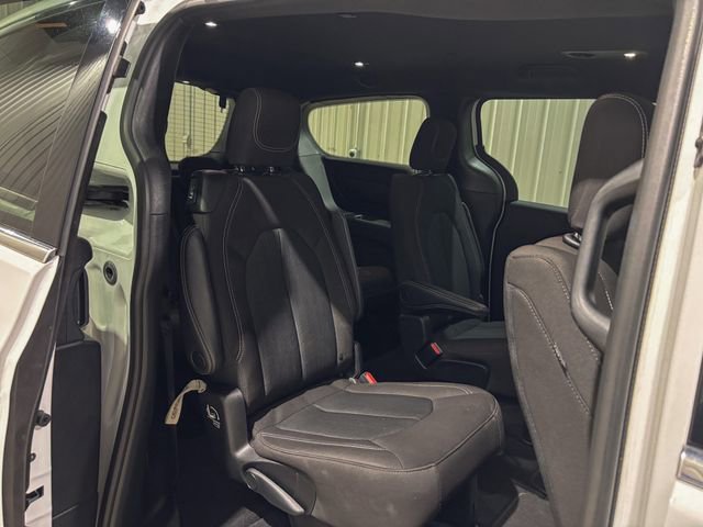 Used 2023 Chrysler Pacifica Touring image 27