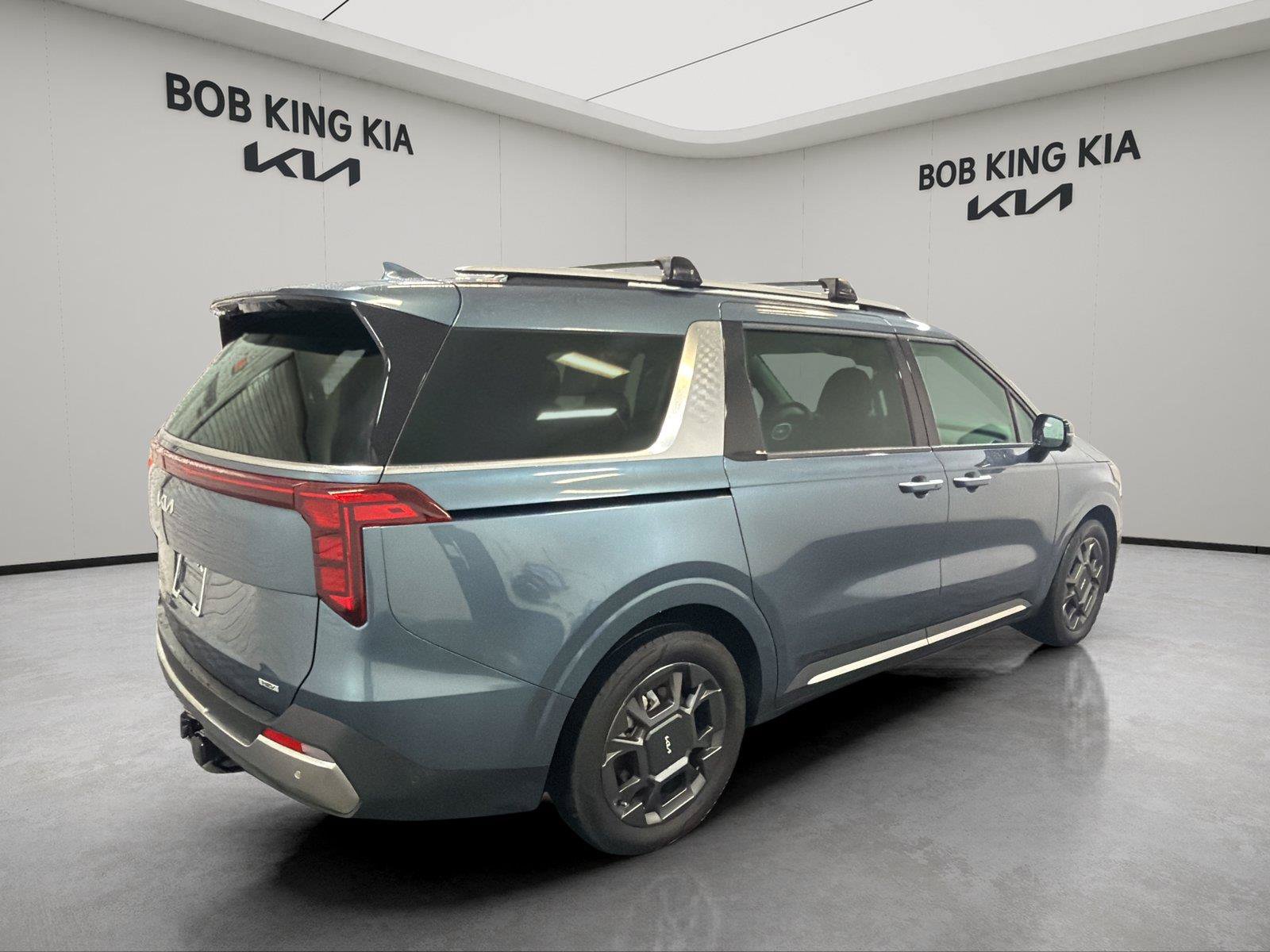 Used 2025 Kia Carnival SX FWD image 5