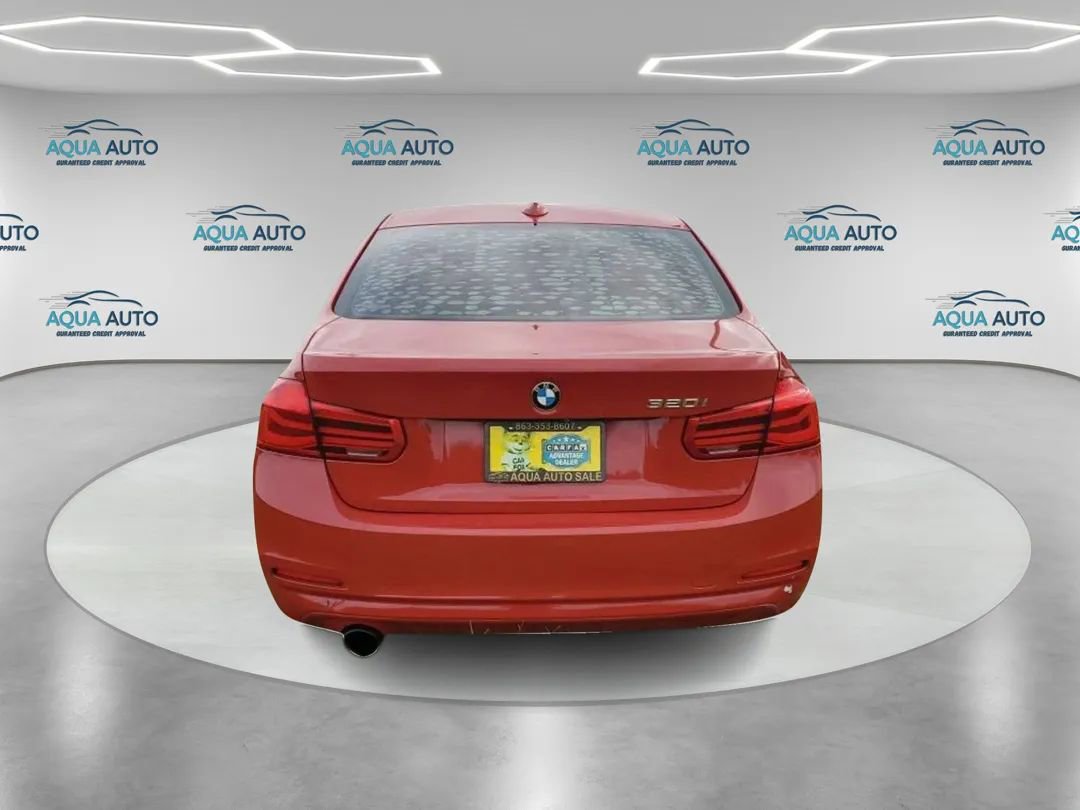 Used 2018 BMW 320i Sedan RWD image 4
