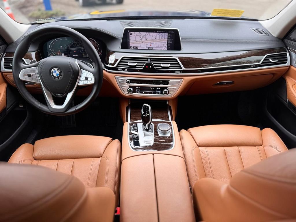 Used 2021 BMW 740i xDrive image 12