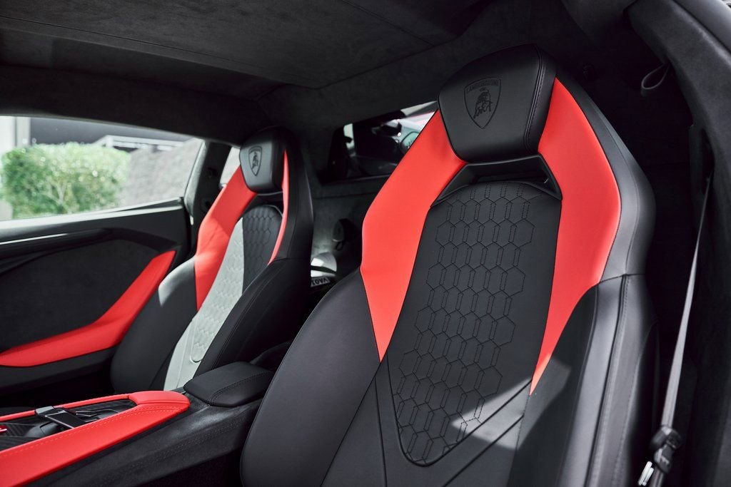 Used 2025 Lamborghini Revuelto image 47