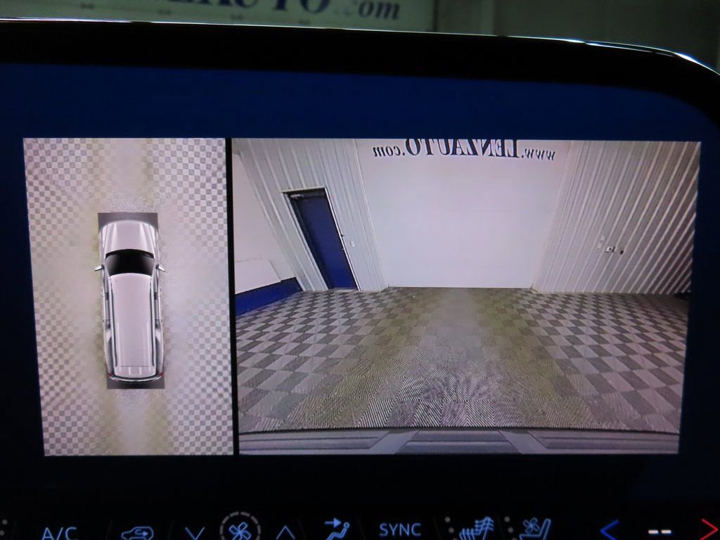 Used 2025 Chevrolet Suburban Premier AWD/4WD image 16