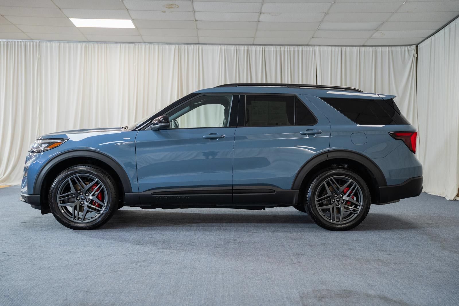 Certified 2025 Ford Explorer ST-Line w/ Premium Package AWD/4WD image 5