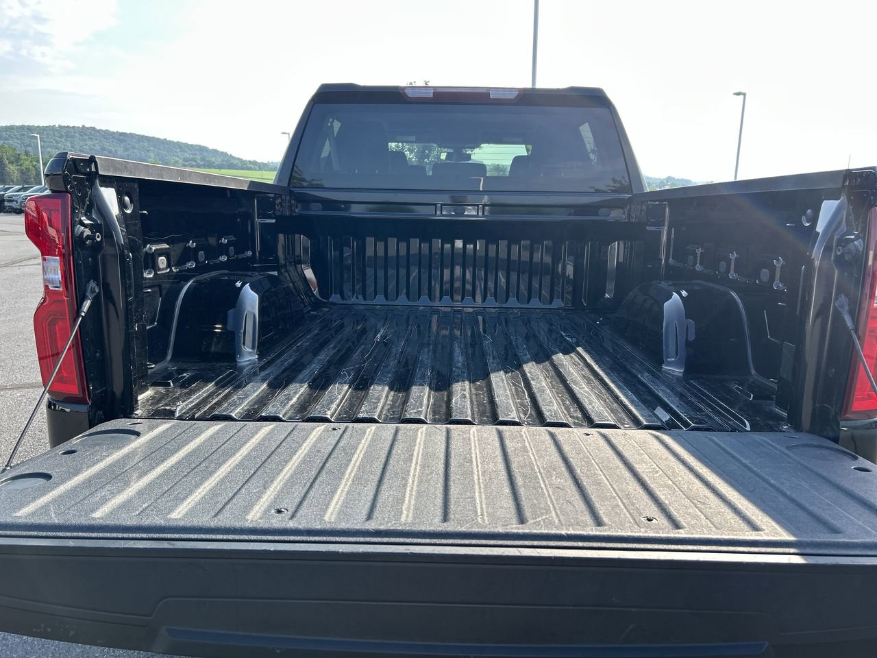 Used 2022 Chevrolet Silverado 1500 RST w/ LPO, Blackout Package AWD/4WD image 9