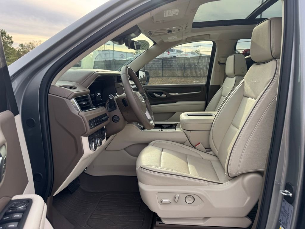 Used 2024 GMC Yukon Denali w/ Advanced Technology Package image 27