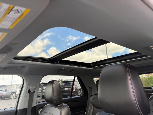 Used 2024 Ford Explorer XLT w/ Equipment Group 202A AWD/4WD image 28