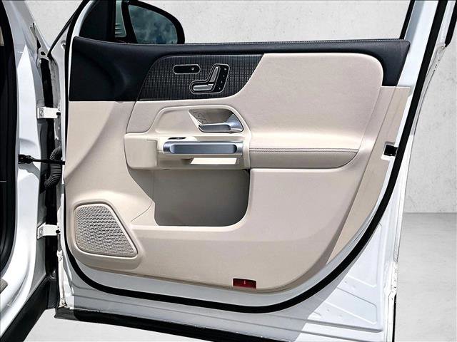 Used 2022 Mercedes-Benz GLB 250 image 19