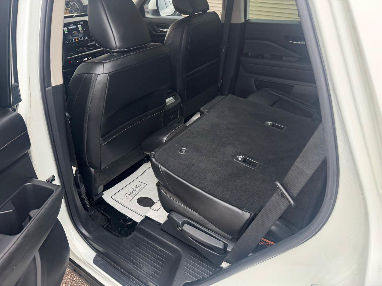 Used 2023 Nissan Pathfinder SL AWD/4WD image 9