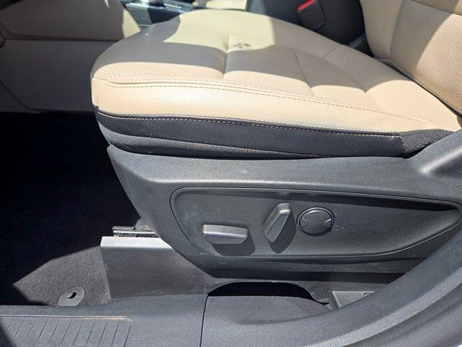 Certified 2022 Ford Escape SEL AWD/4WD image 12