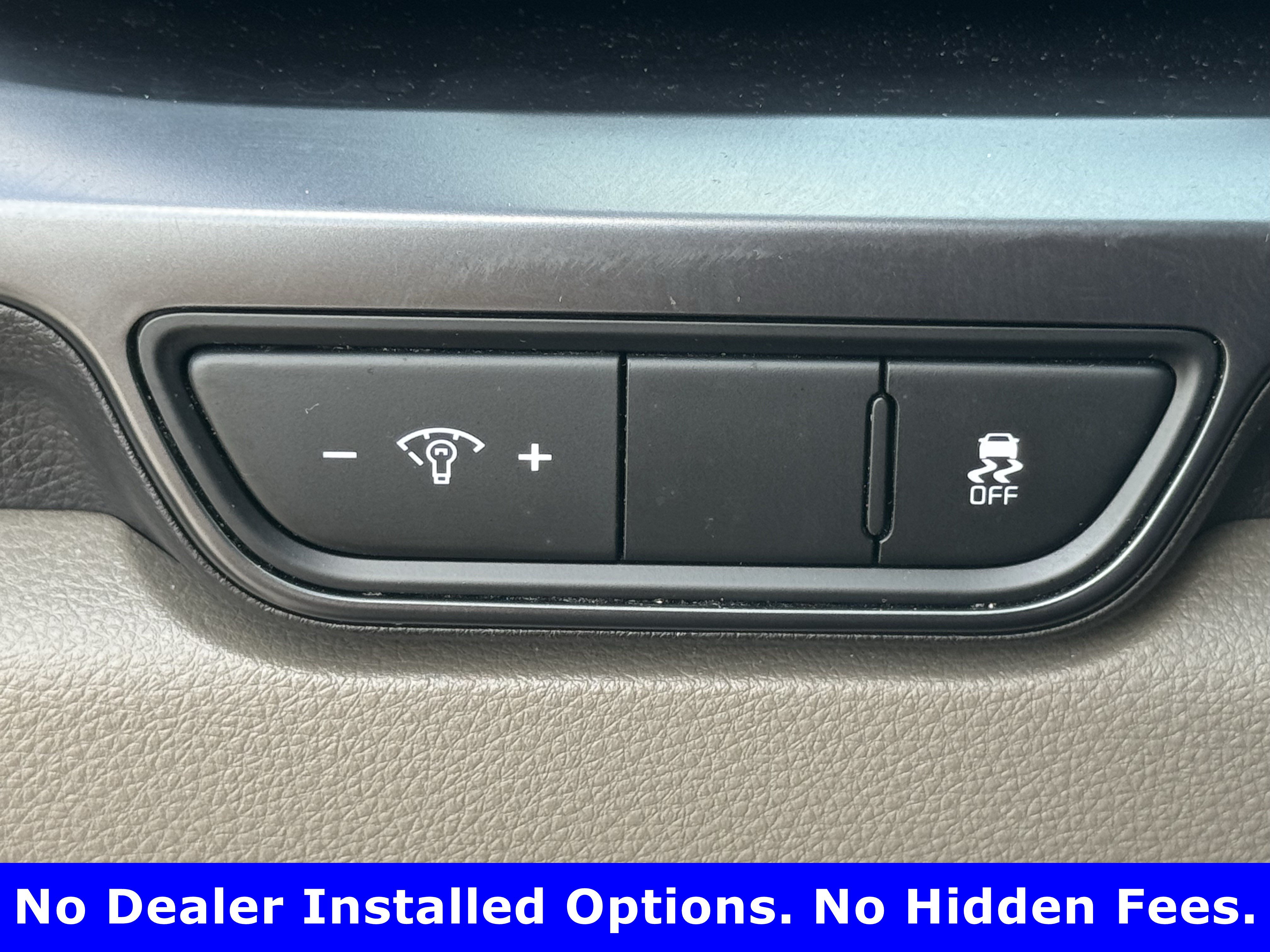 Used 2025 Kia Carnival FWD image 21