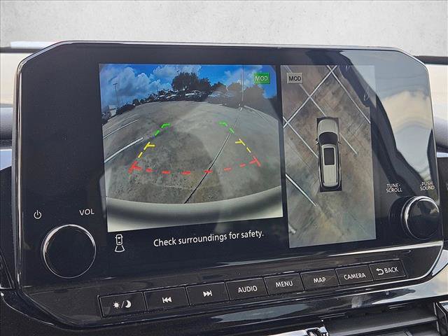 Used 2025 Nissan Pathfinder SL AWD/4WD image 13