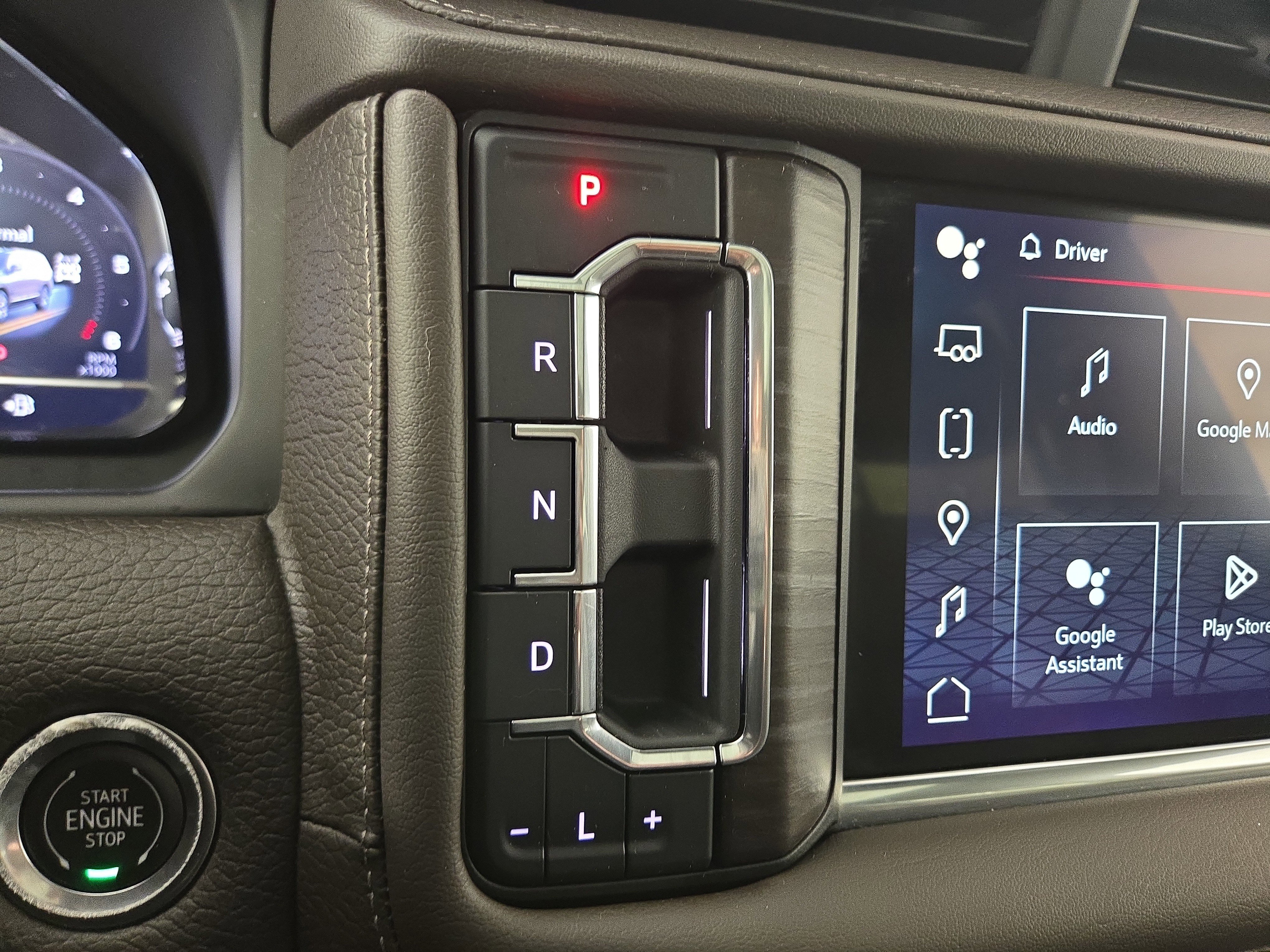 Used 2022 GMC Yukon XL Denali w/ Denali Premium Package image 25