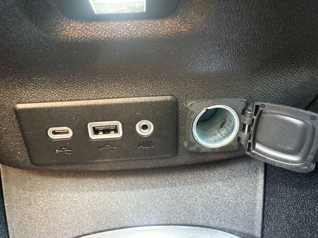 Used 2023 Chevrolet Malibu LT image 34