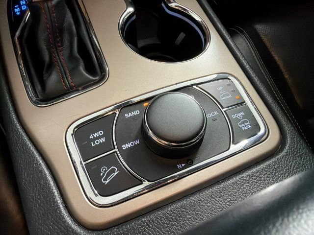 Certified 2017 Jeep Grand Cherokee Overland AWD/4WD image 27