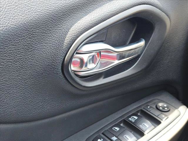 Used 2017 Jeep Cherokee Limited FWD image 11
