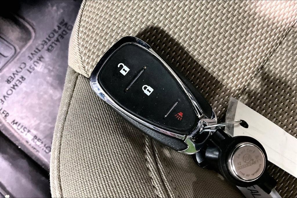 Used 2023 Chevrolet Traverse LS image 13