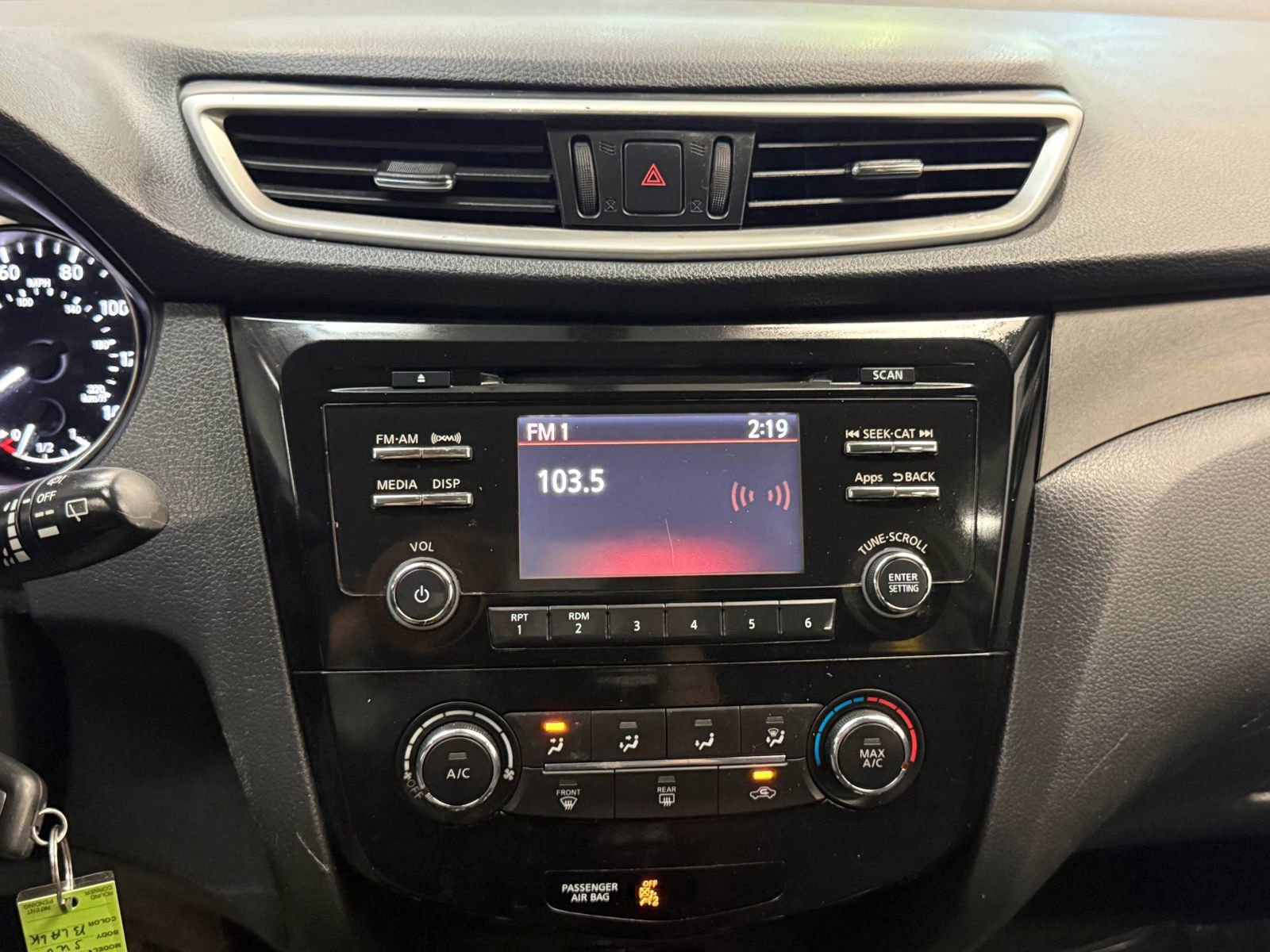 Used 2015 Nissan Rogue S AWD/4WD image 32