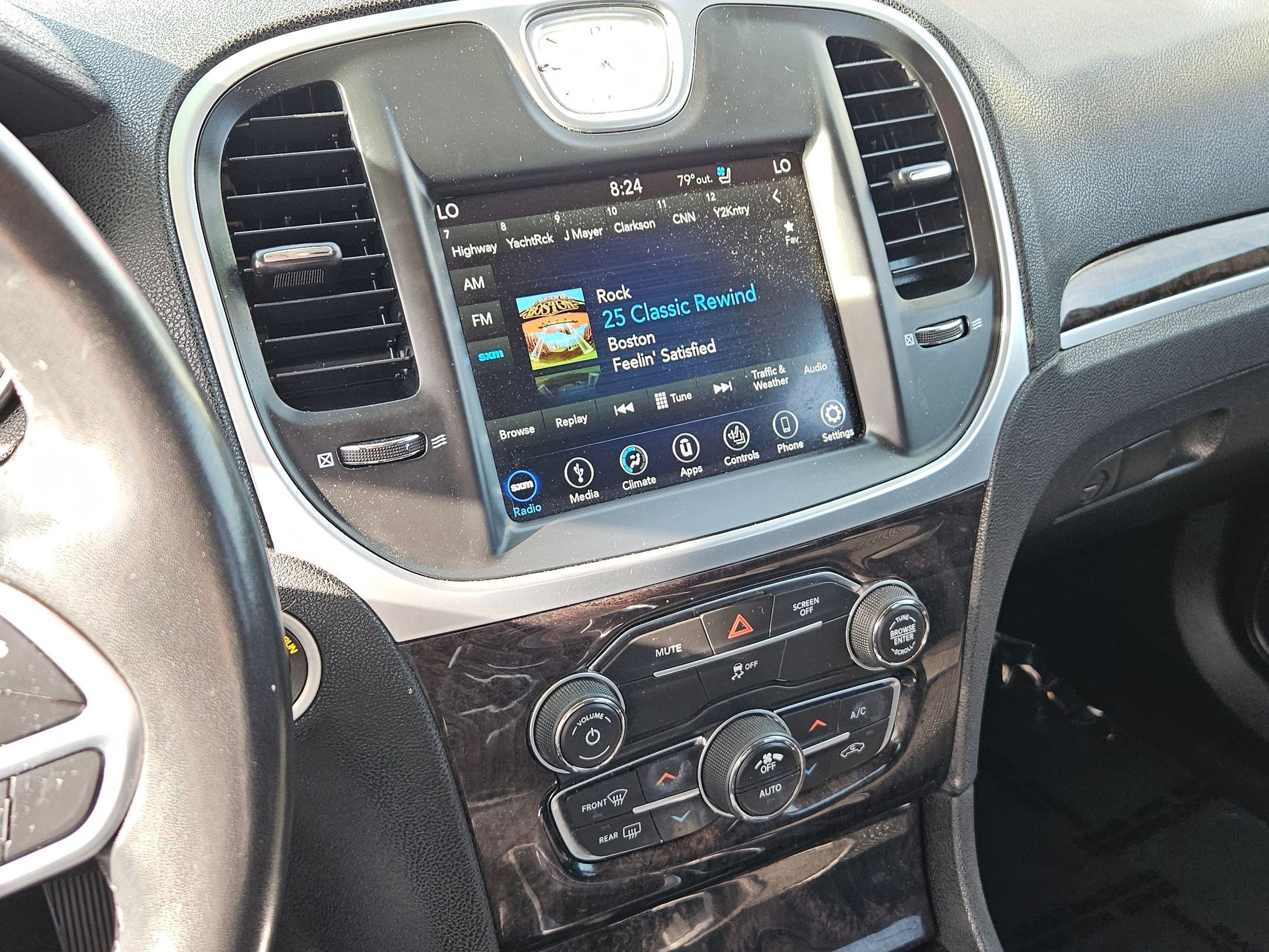 Used 2019 Chrysler 300 Limited image 18