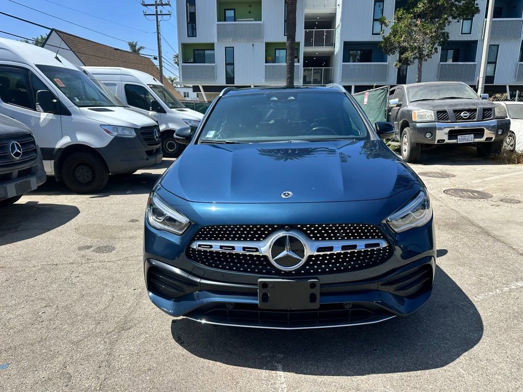 Used 2021 Mercedes-Benz GLA 250 4MATIC w/ AMG Line Exterior image 2