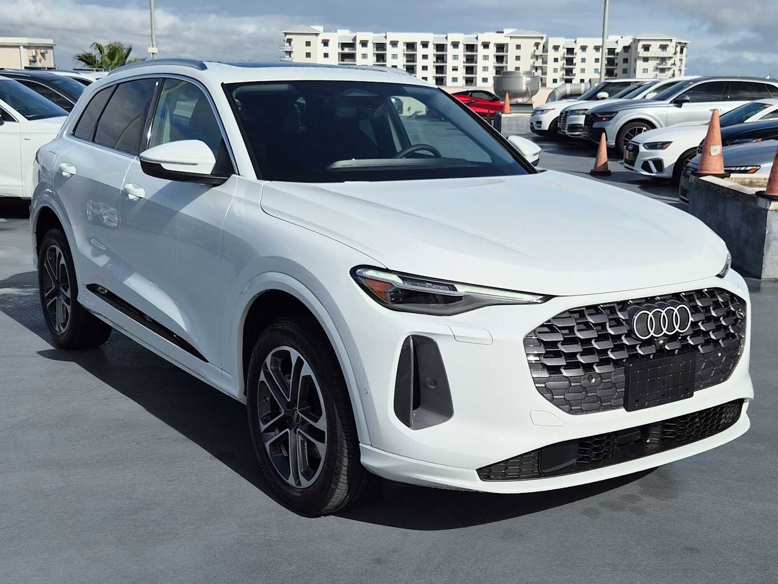 Certified 2025 Audi Q5 Premium Plus w/ Premium Plus image 8