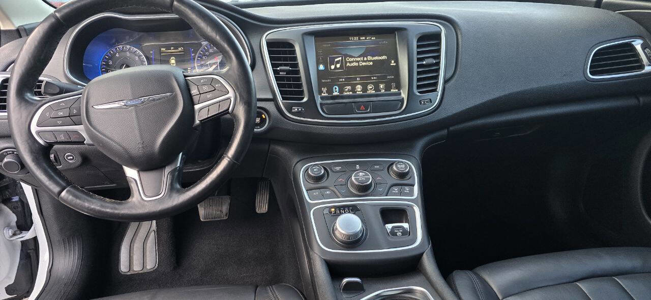 Used 2017 Chrysler 200 Limited Platinum w/ Comfort & Convenience Group image 16