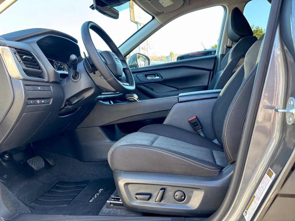 Certified 2026 Nissan Rogue SV FWD image 13