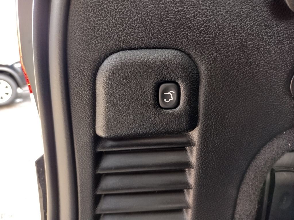 Used 2013 Jeep Grand Cherokee Overland w/ Advance Technology Group image 19