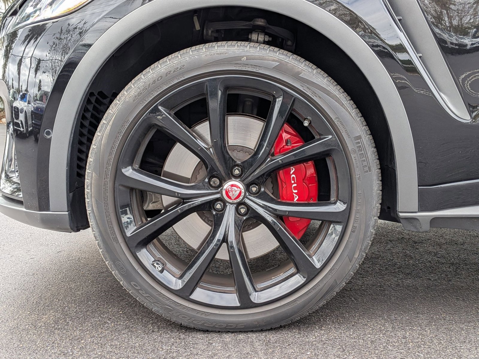 Used 2020 Jaguar F-PACE SVR image 19