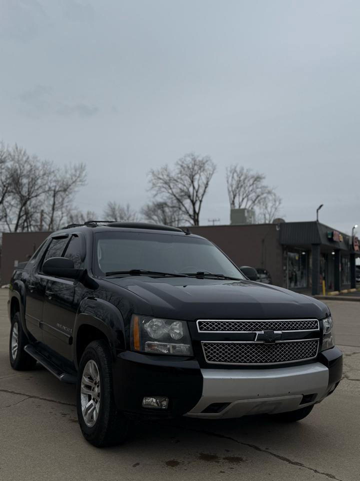 Used 2009 Chevrolet Avalanche LT image 2