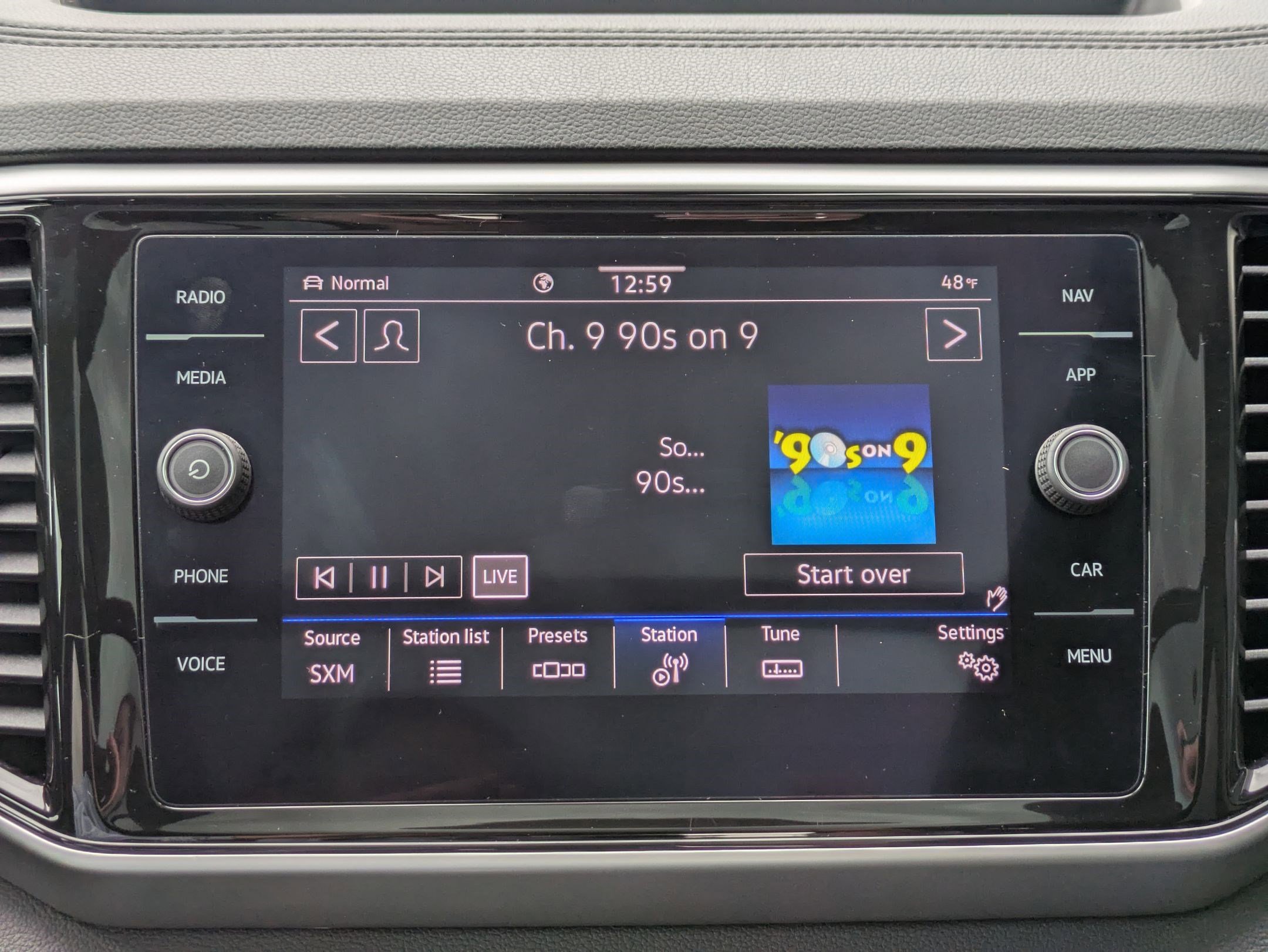 Used 2022 Volkswagen Atlas SEL Premium image 16