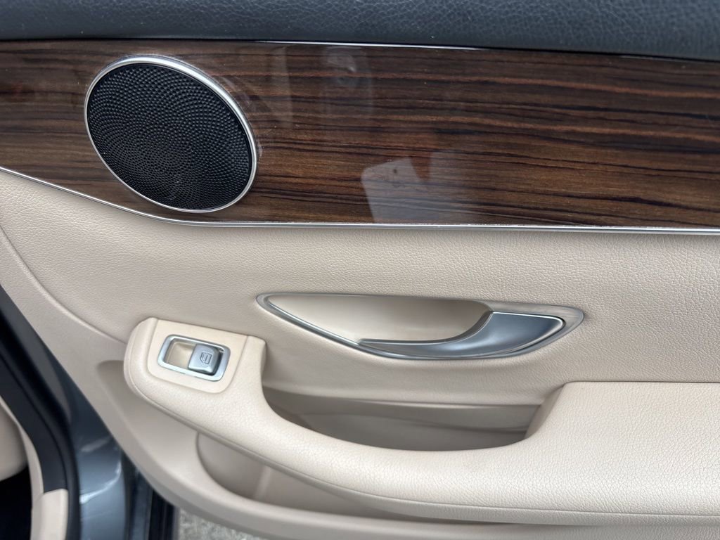 Used 2021 Mercedes-Benz GLC 300 image 26