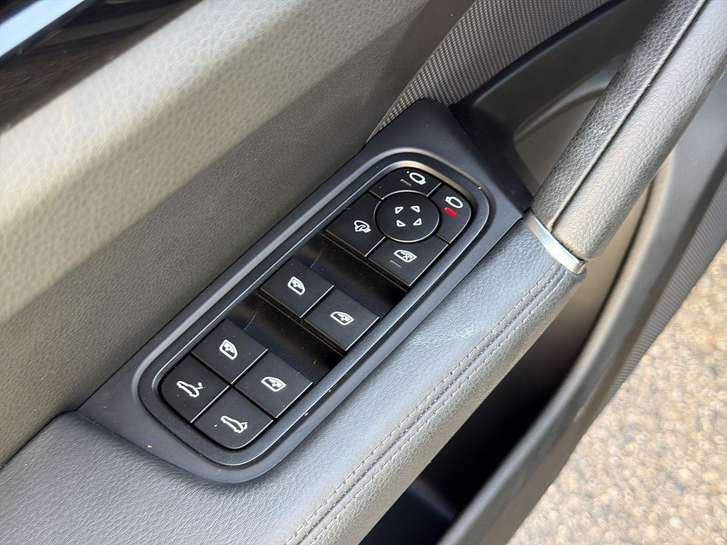Used 2023 Porsche Cayenne AWD/4WD image 23