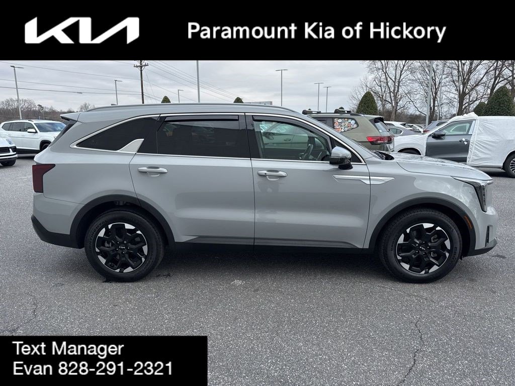 Used 2025 Kia Sorento S w/ Panoramic Sunroof Package image 8