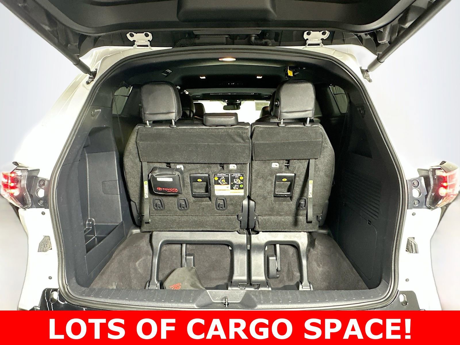 Certified 2025 Toyota Sienna Platinum image 34