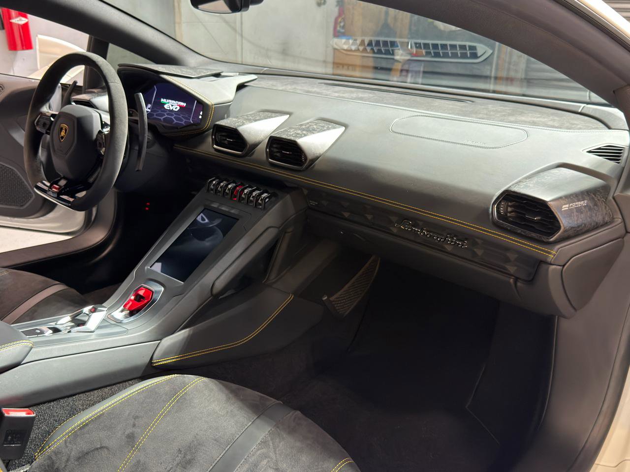 Used 2022 Lamborghini Huracan EVO image 20