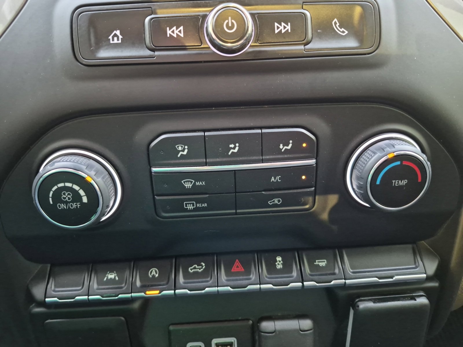 Used 2024 Chevrolet Silverado 1500 Custom image 18