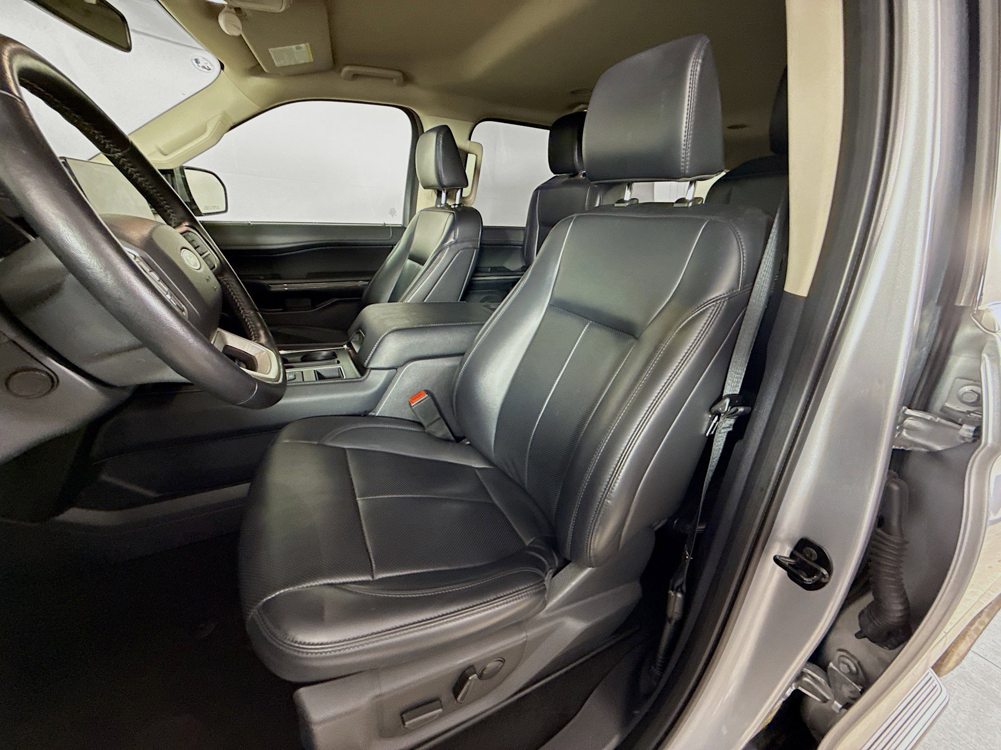 Used 2024 Ford Expedition XLT image 26