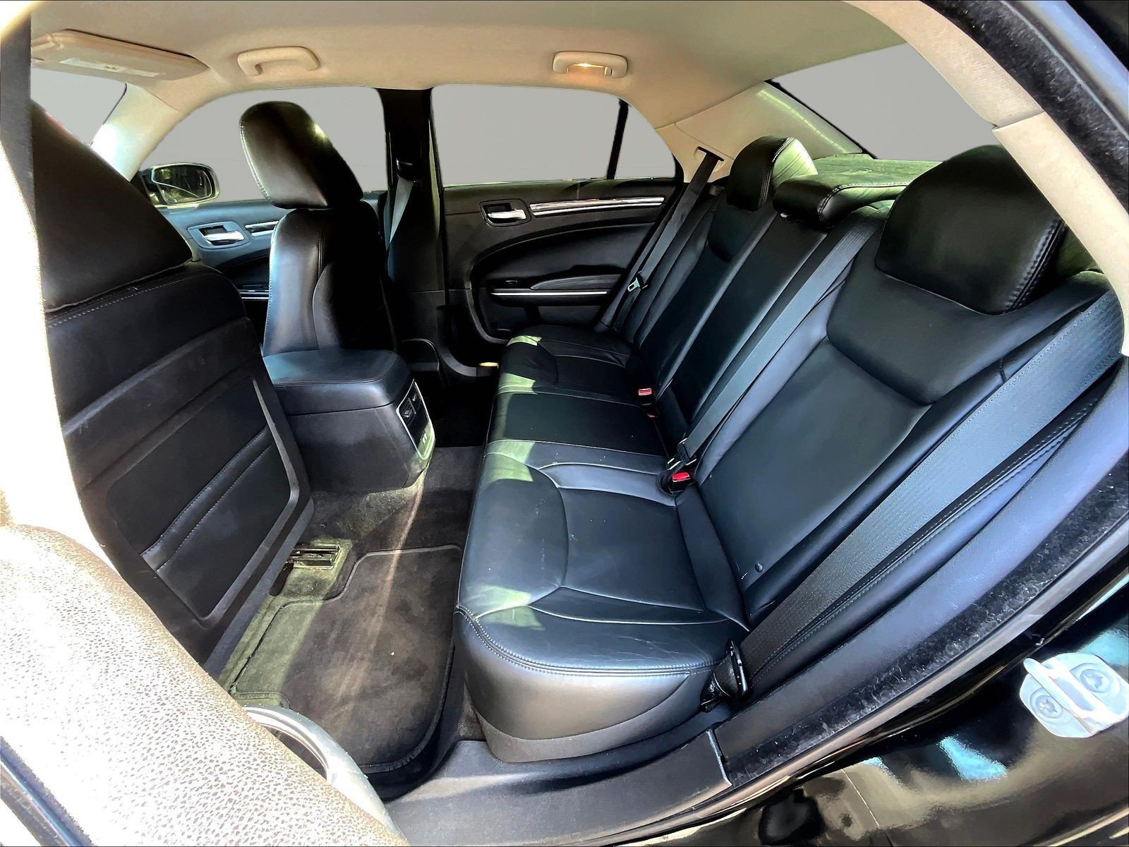 Used 2015 Chrysler 300 Limited w/ Driver Convenience Group RWD image 21