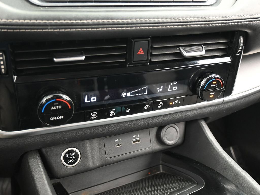 Used 2023 Nissan Rogue SV image 24