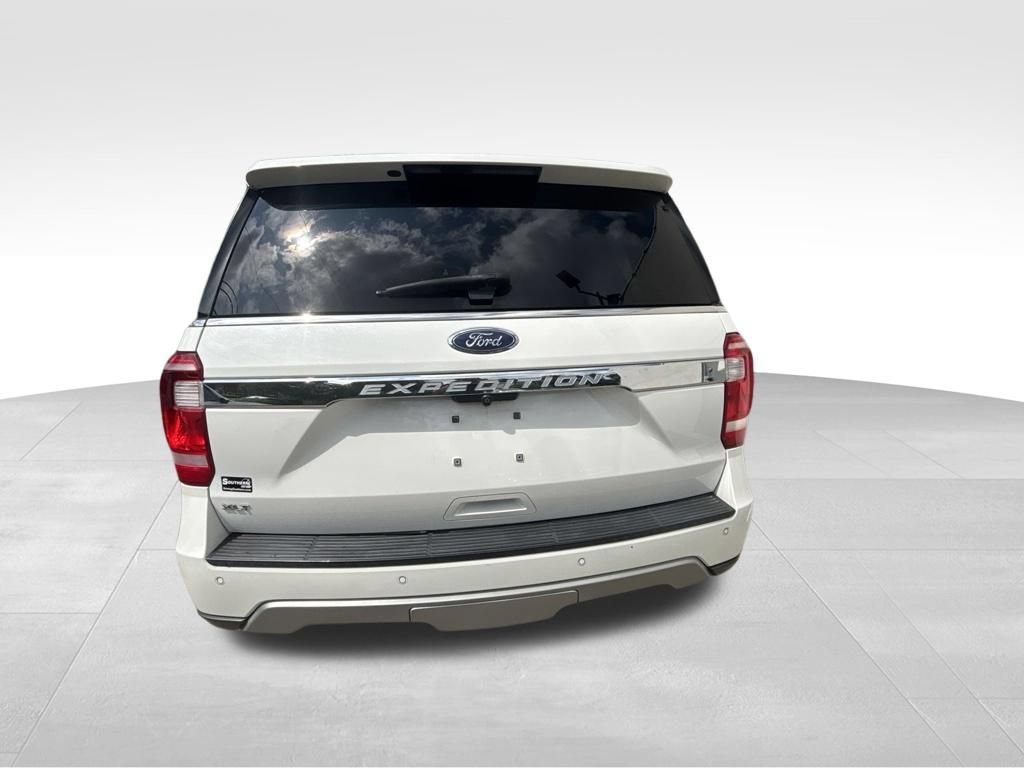 Used 2020 Ford Expedition XLT w/ Equipment Group 202A RWD image 5