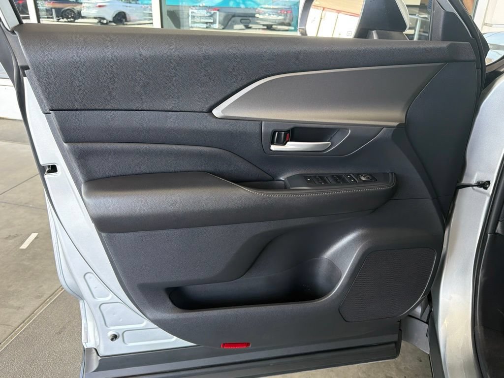 Certified 2024 Toyota Grand Highlander FWD image 19