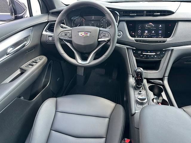 New 2025 Cadillac XT6 Luxury image 17