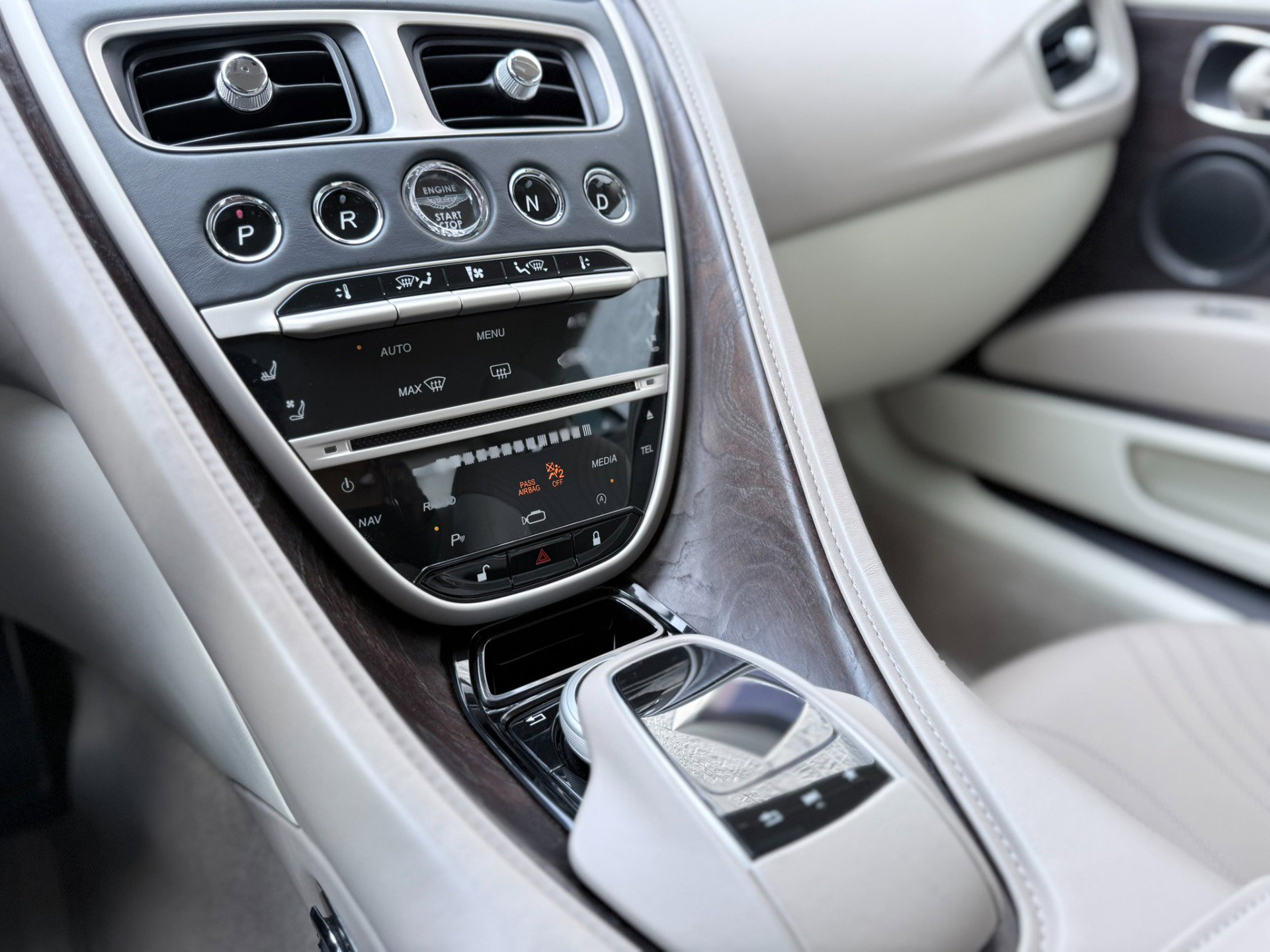 Used 2017 Aston Martin DB11 V12 image 17