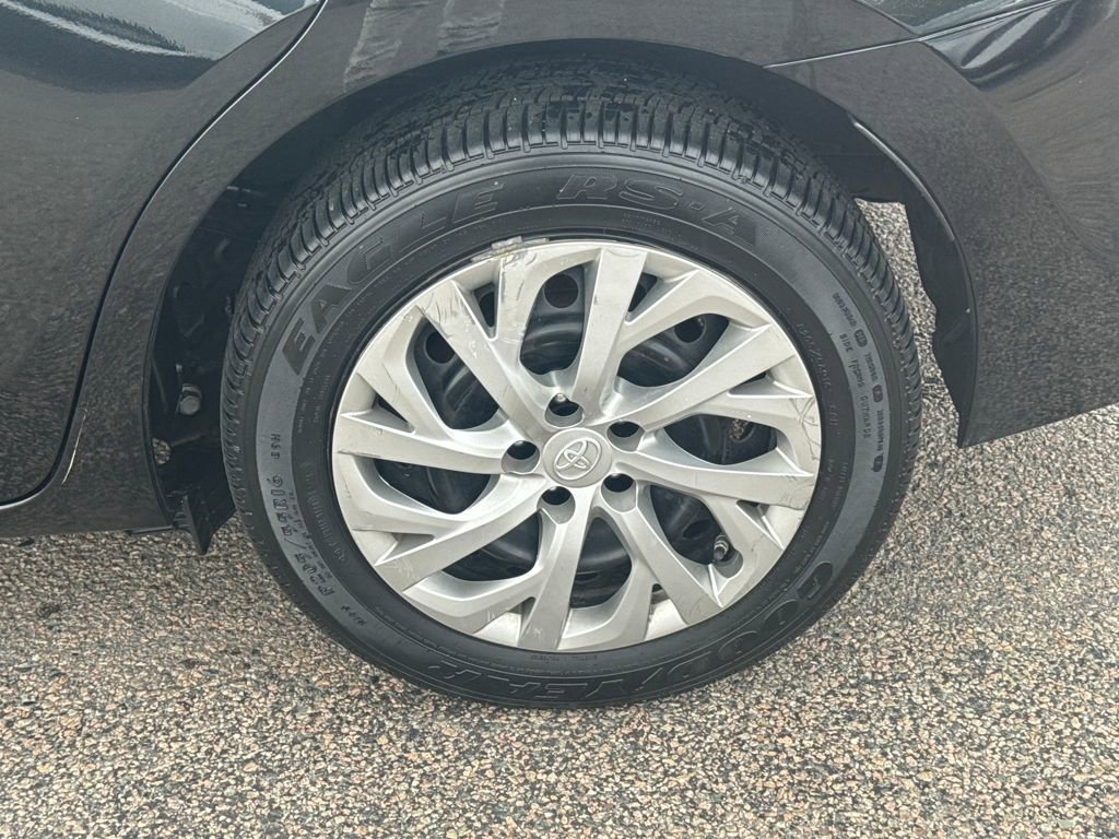Used 2017 Toyota Corolla LE image 39