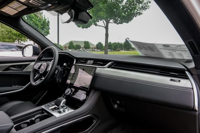 Used 2026 Jaguar F-PACE R-Dynamic S AWD/4WD image 16