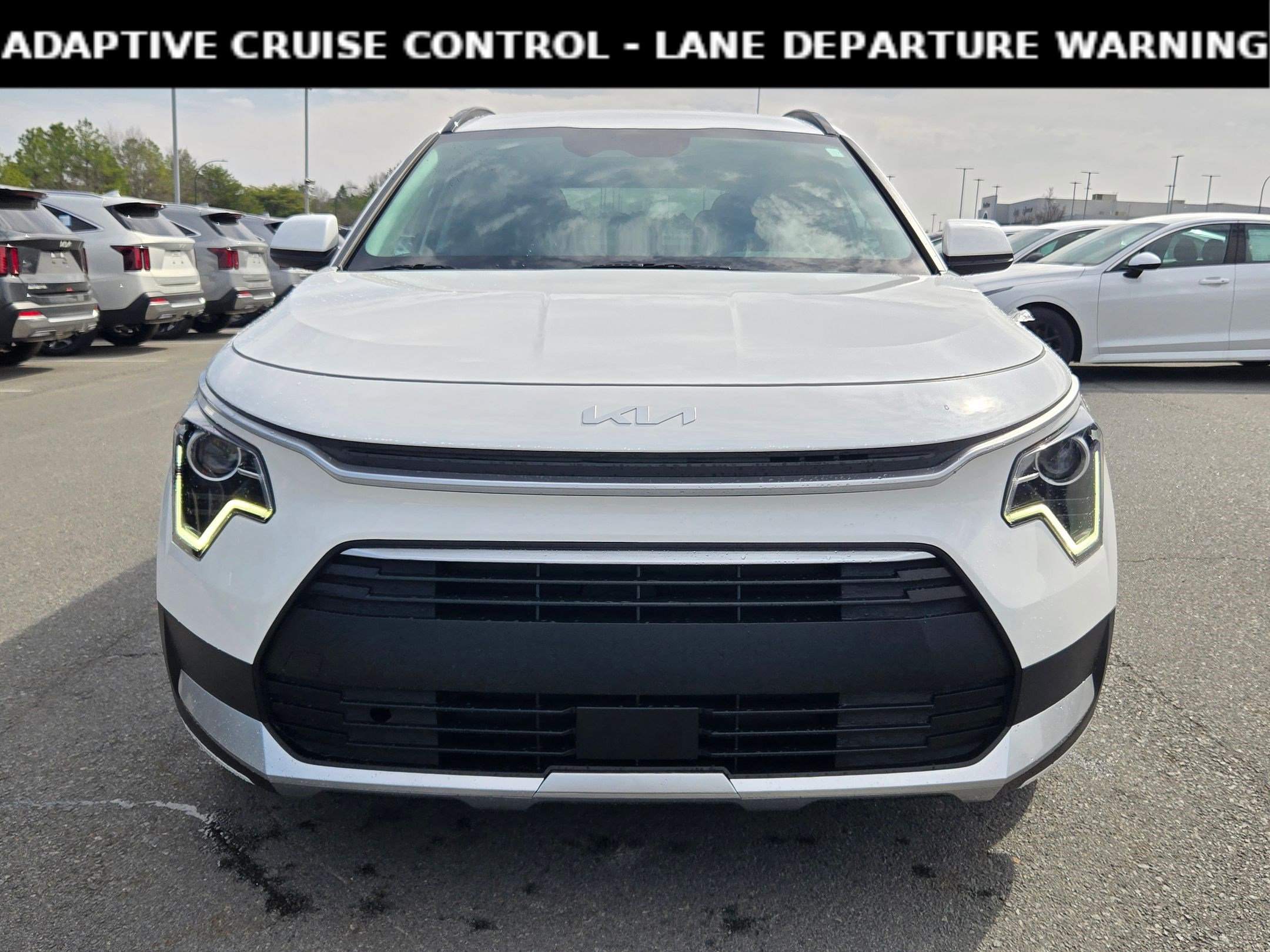 Used 2024 Kia Niro EX image 2